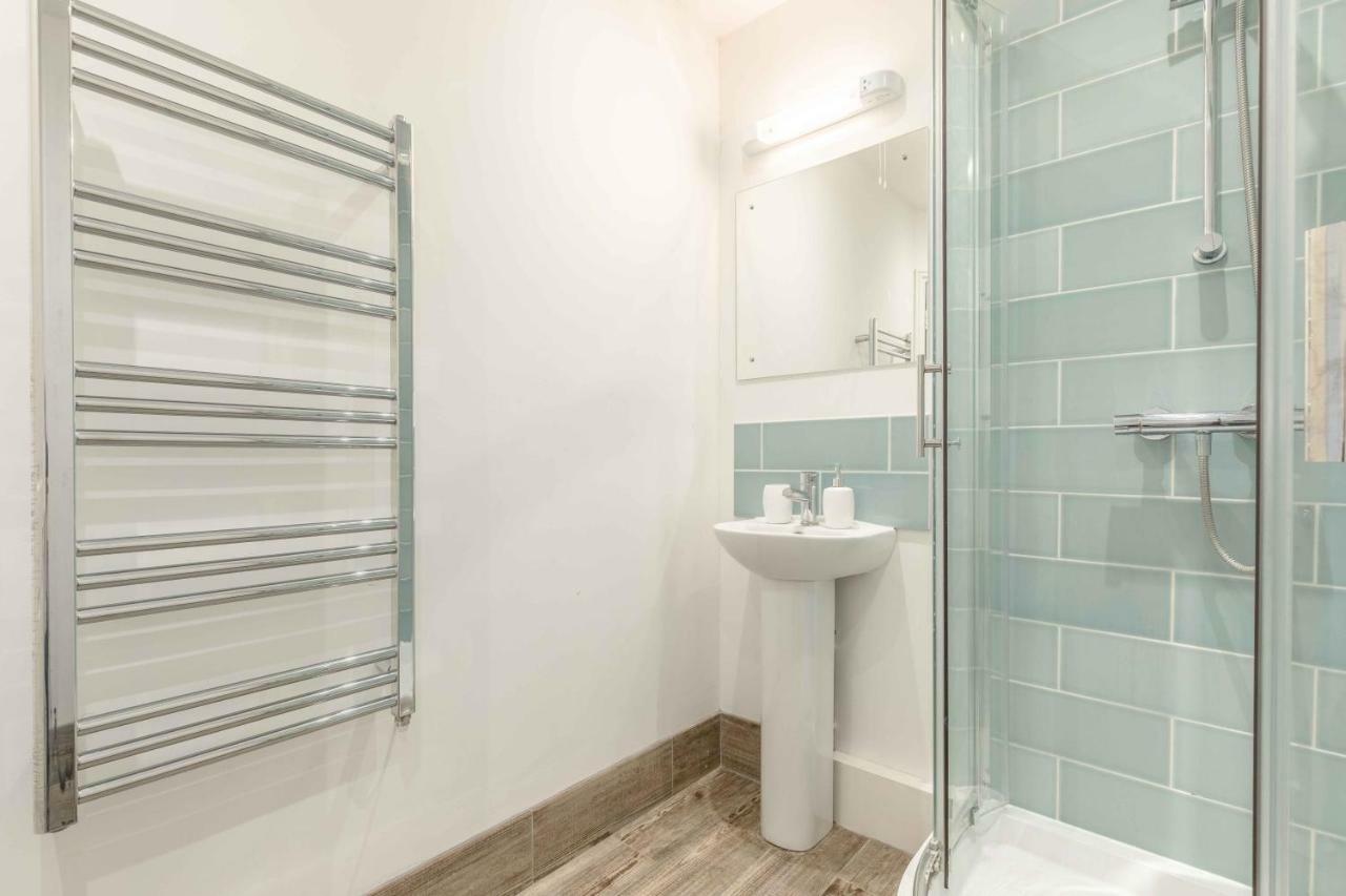 Modern Apartment Within Short Walk Of The Castle, High Street And Long Walk - Free Parking Windsor Exteriör bild