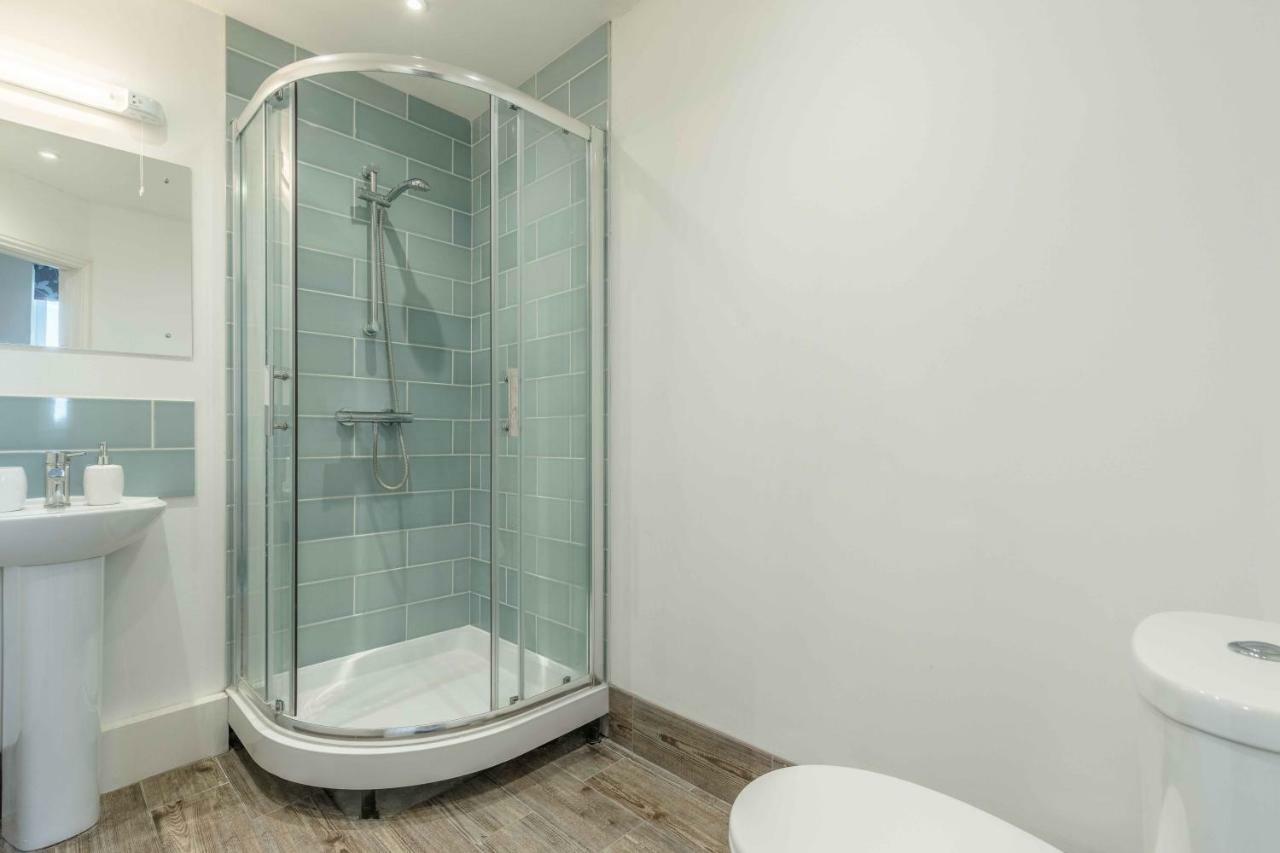 Modern Apartment Within Short Walk Of The Castle, High Street And Long Walk - Free Parking Windsor Exteriör bild